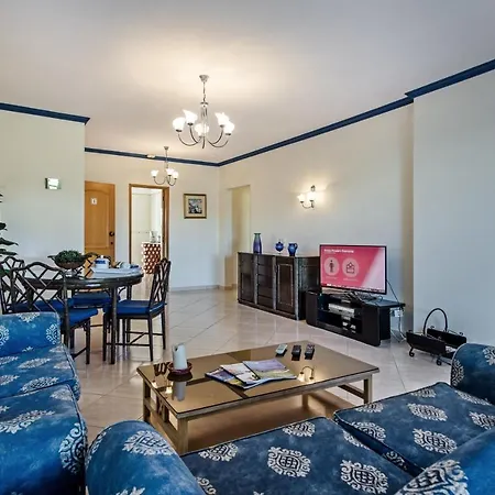 O Monte C Near The By Algarve Holidays 아파트 알부페이라